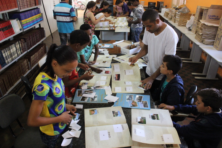 T da Biblioteca c Album de figurinha (23).JPG