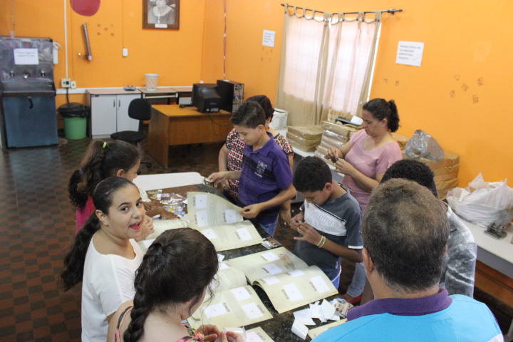 T da Biblioteca c Album de figurinha (18).JPG