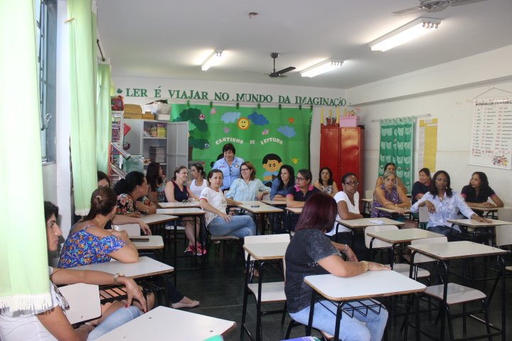 fotos da palestra na escola Polo24.JPG