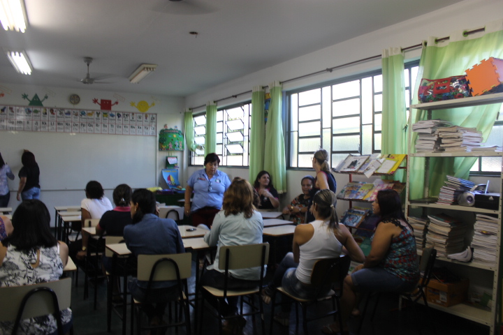 fotos da palestra na escola Polo 46.JPG